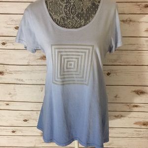 Like New Lularoe emblem Classic Tee